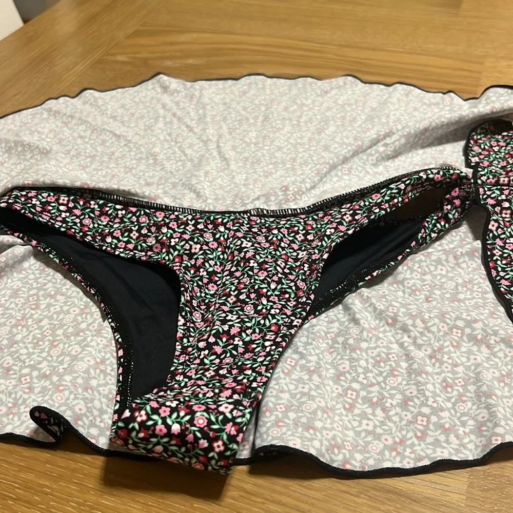 Frankie’s Bikini swim Izabella kealy sliding Bikinis bottom size XS,S